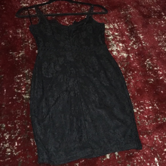 Lacey bodycon dress - Picture 3 of 3